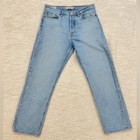 Light Wash Levi Straight Jean - Picture 4 of 4